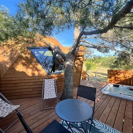 Сasa de vacaciones Dôme Géodésique En Bois Montady